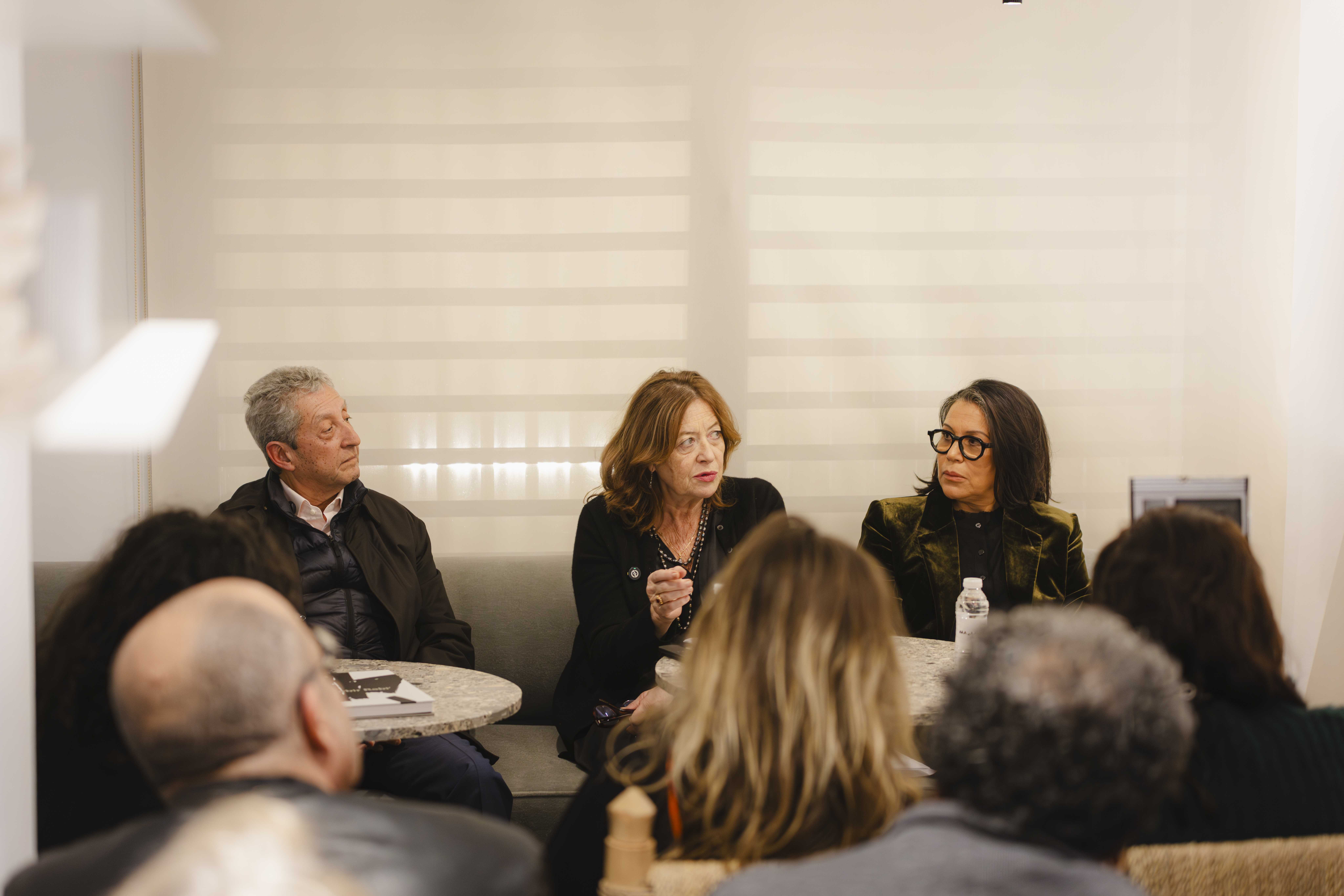 D'un trait intime (Of an intimate mark) - Conversation, book signing and exhibition opening